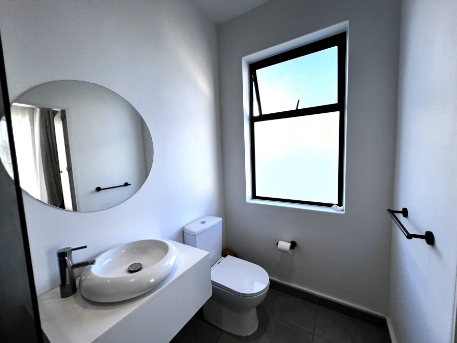 To Let 1 Bedroom Property for Rent in Sandown Western Cape